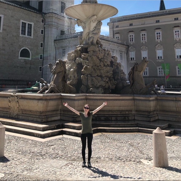 Meet your Posher, Heather - Picture 1 of 1